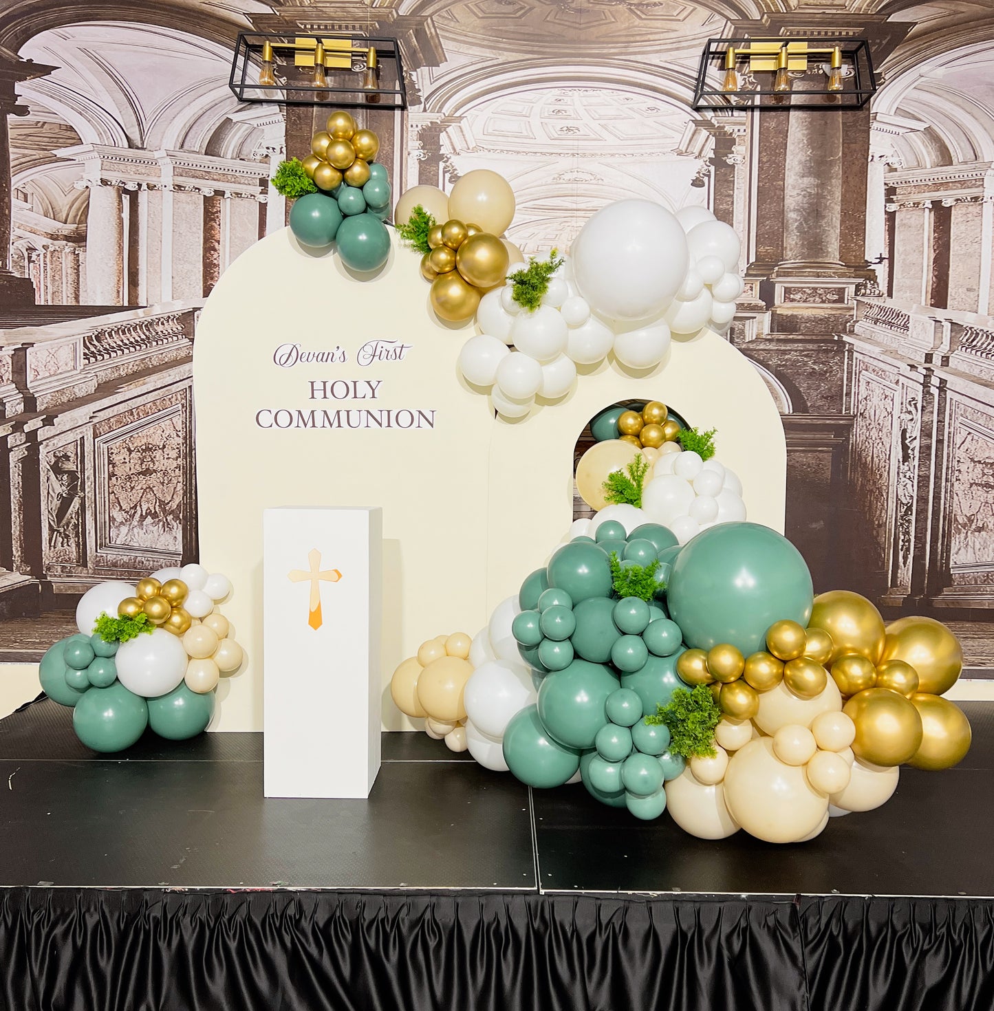 Double backdrop with balloons & cake stand
