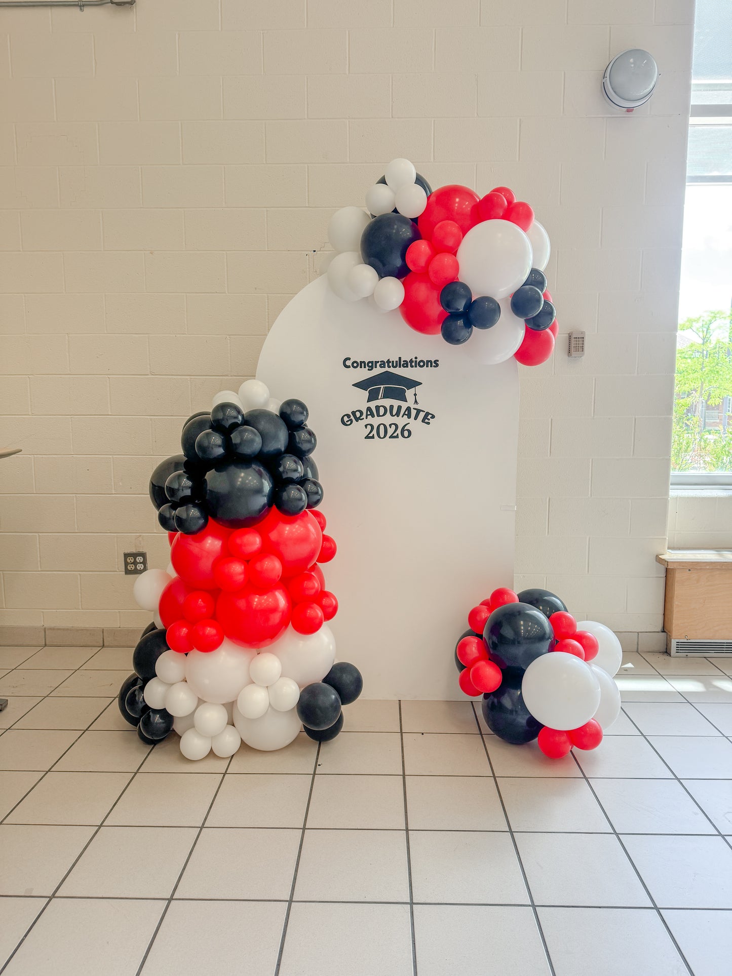 Large solid backdrop with simple balloons