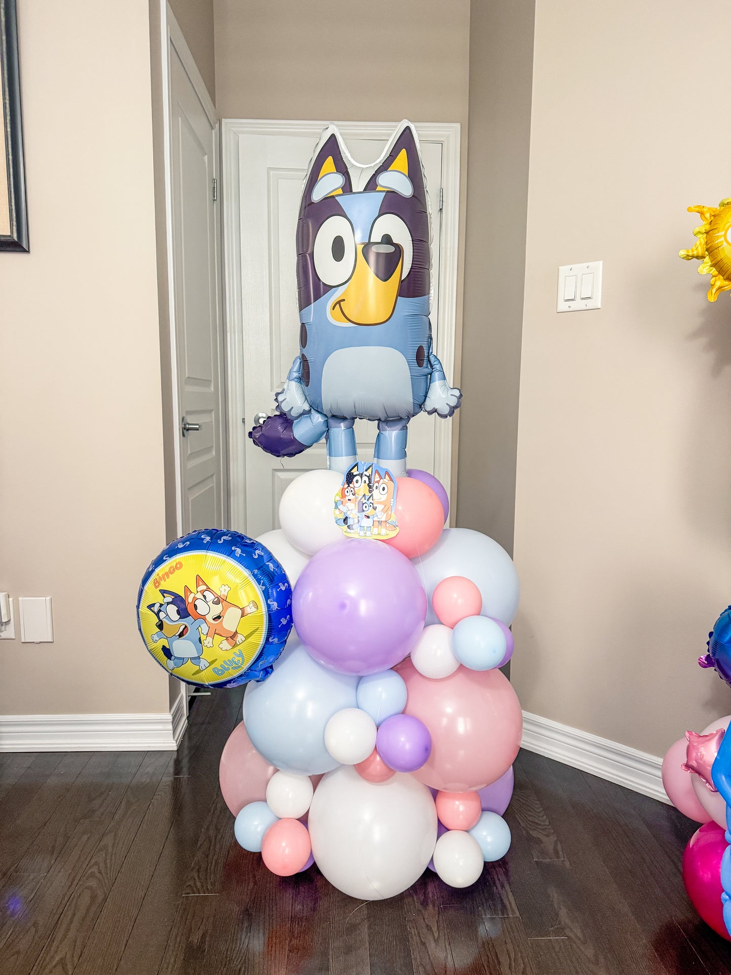 4.5 themed balloon pillars