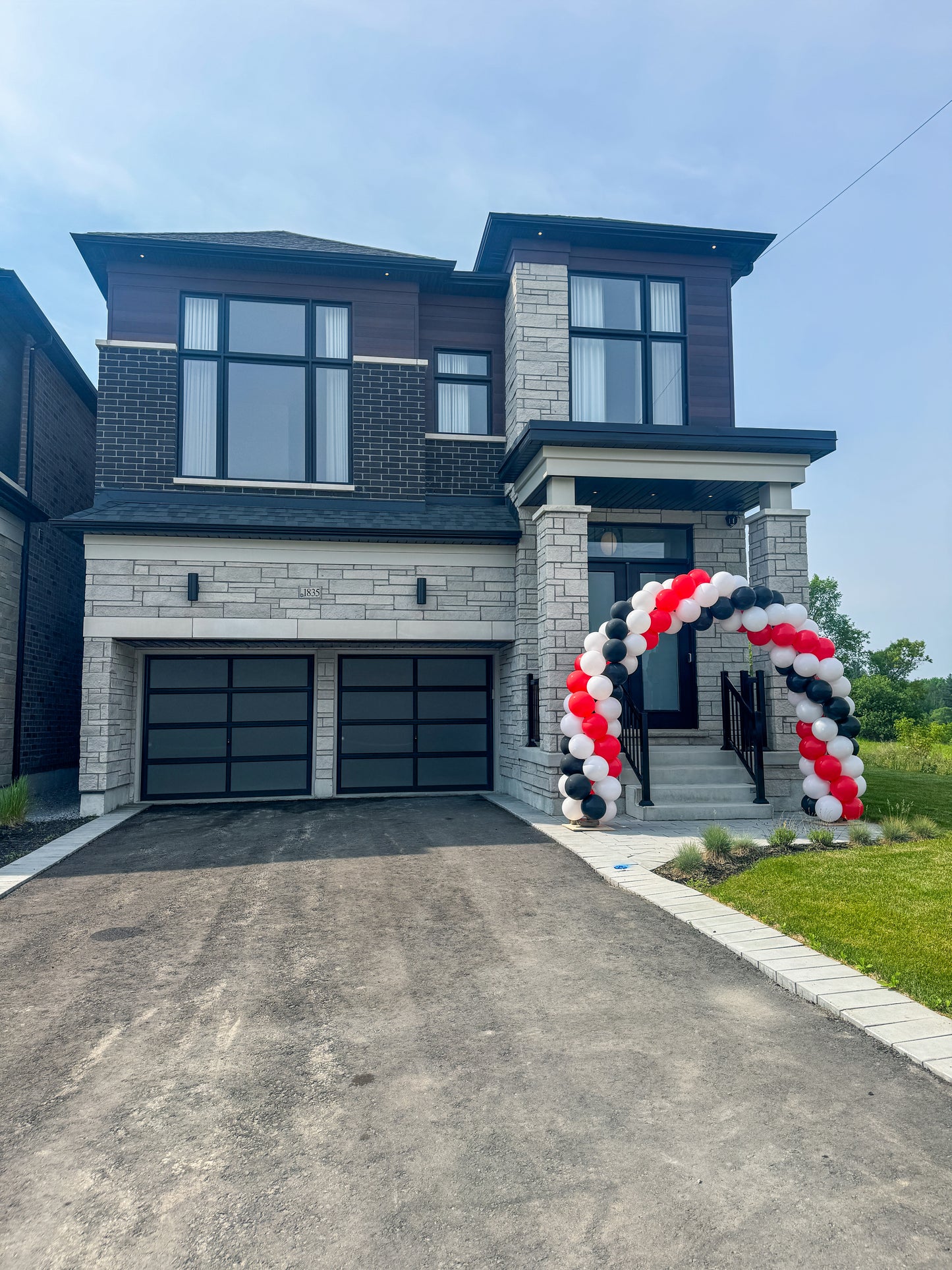 8 foot tall balloon arch