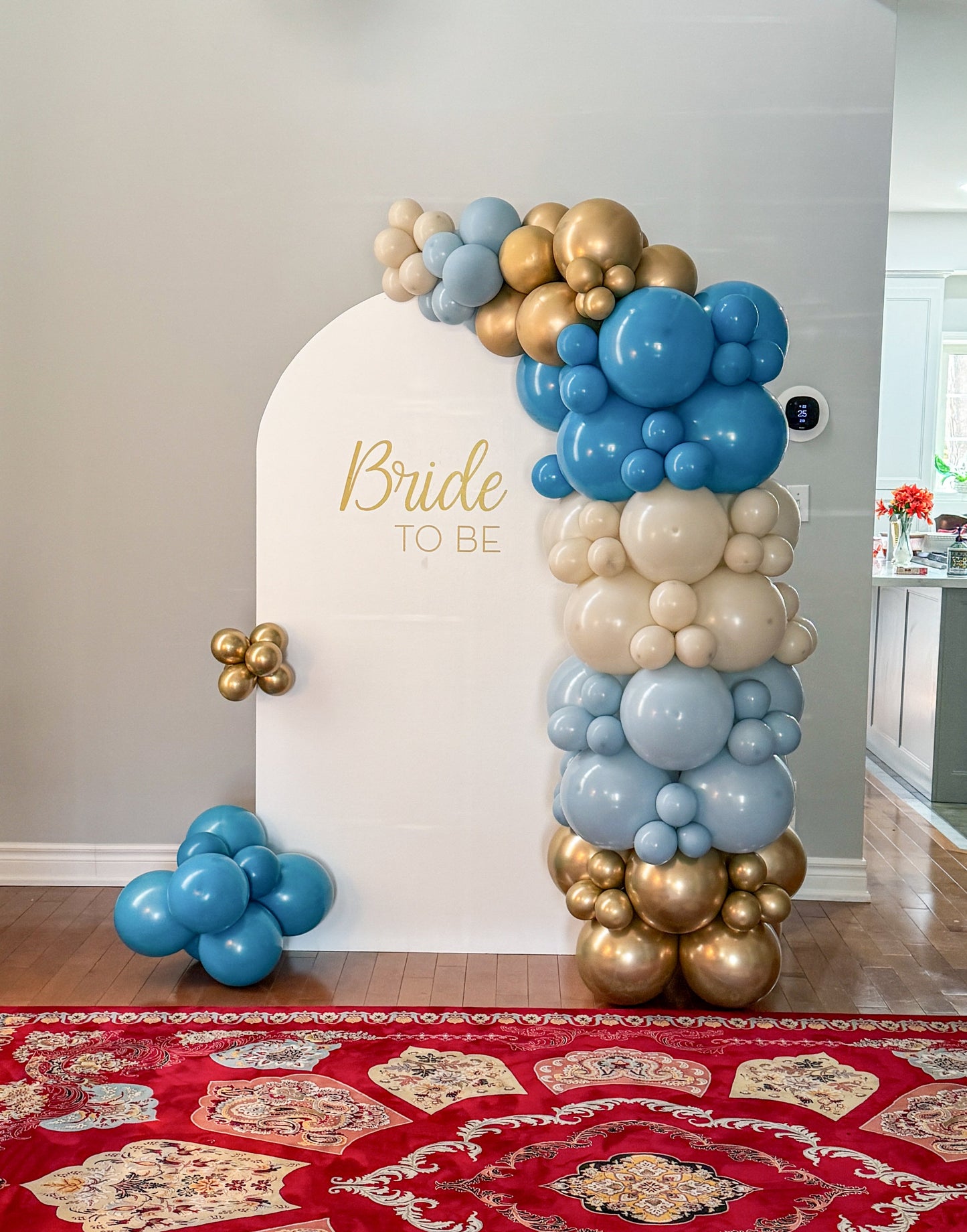 Large solid backdrop with simple balloons