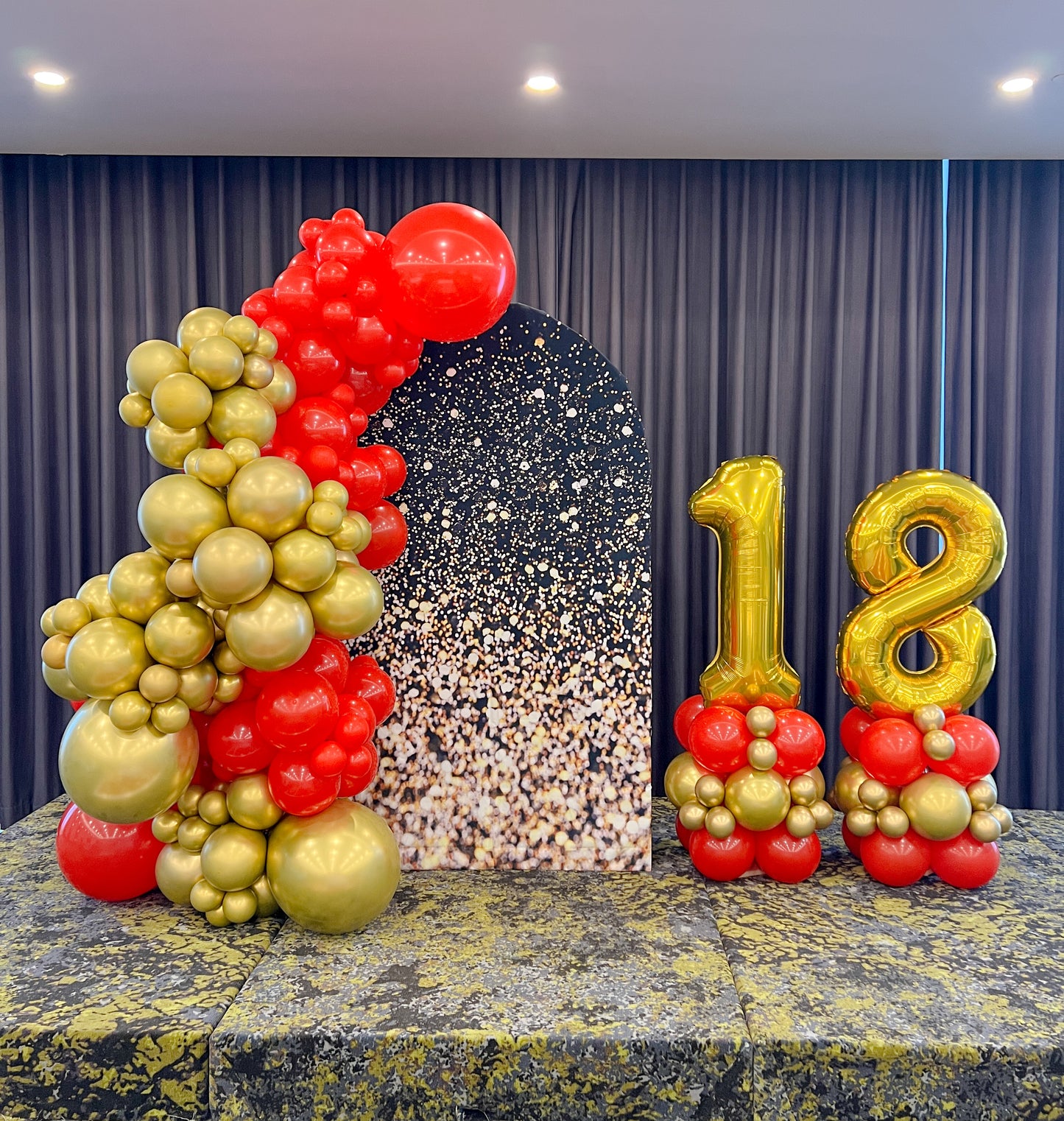 Glitter Gold Backdrop, Balloons & Number Pillar’s
