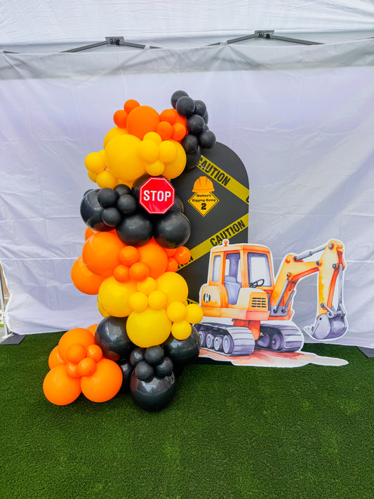 Mini solid balloon backdrop in a construction theme.