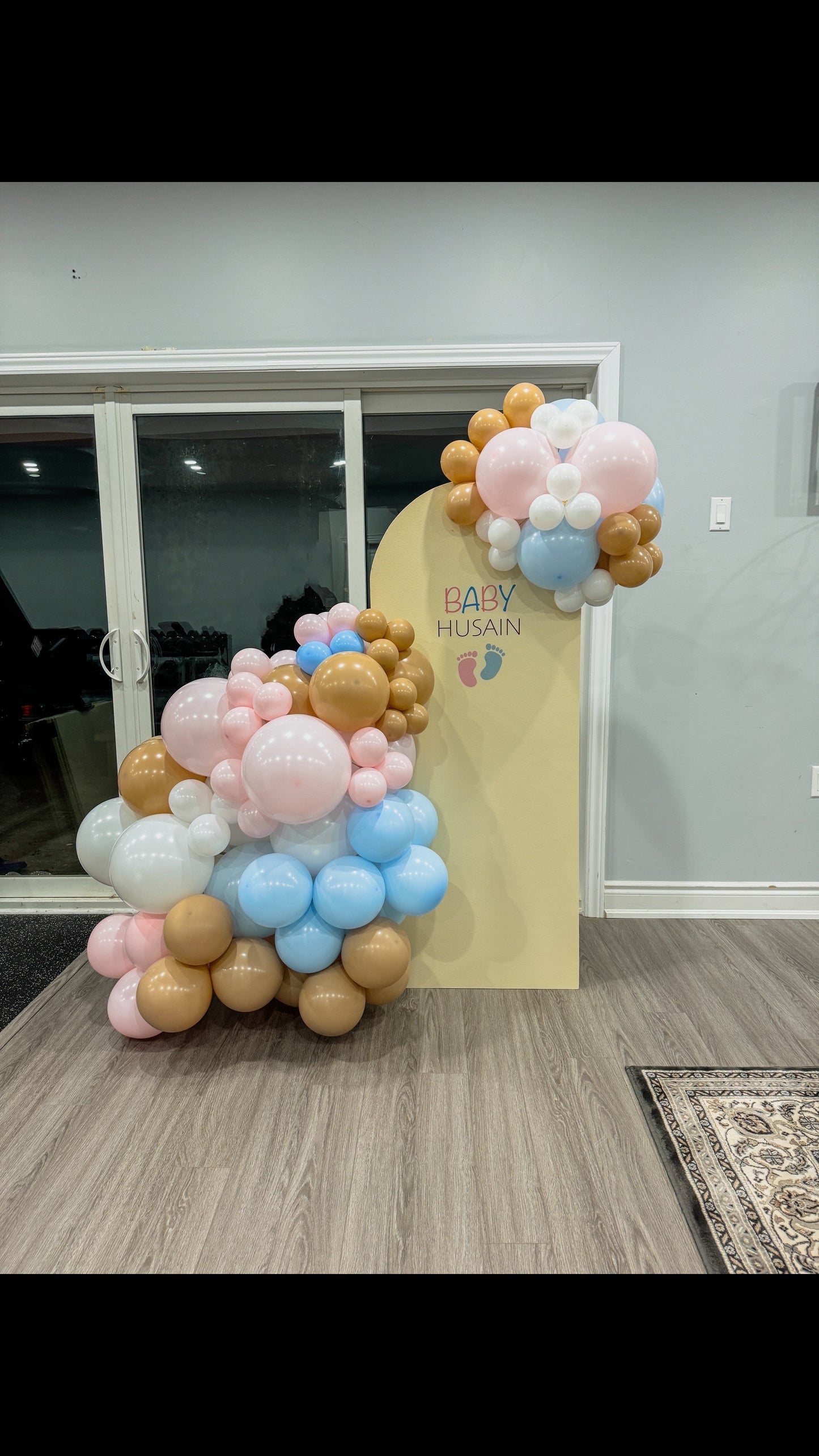 Mini solid 5 foot backdrop with balloons