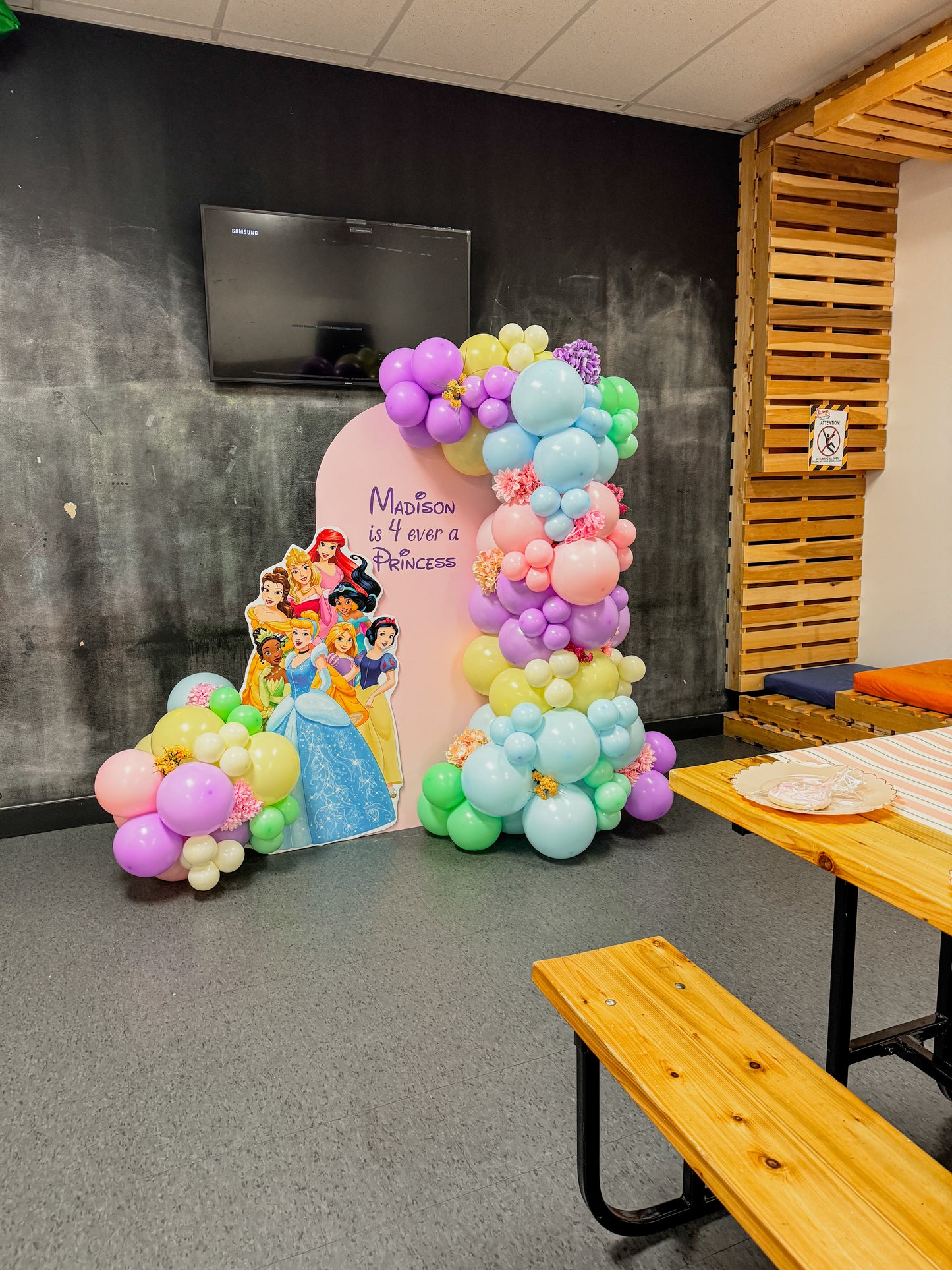 Middle solid princess themed balloon backdrop