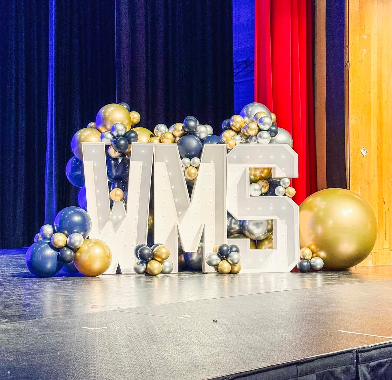 Light up letters with 12 foot balloon garland