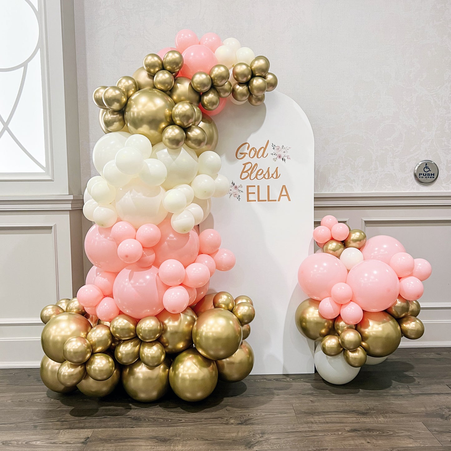Mini solid backdrop incased in balloons