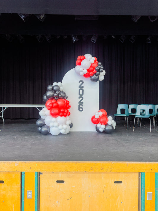 Large solid backdrop with simple balloons