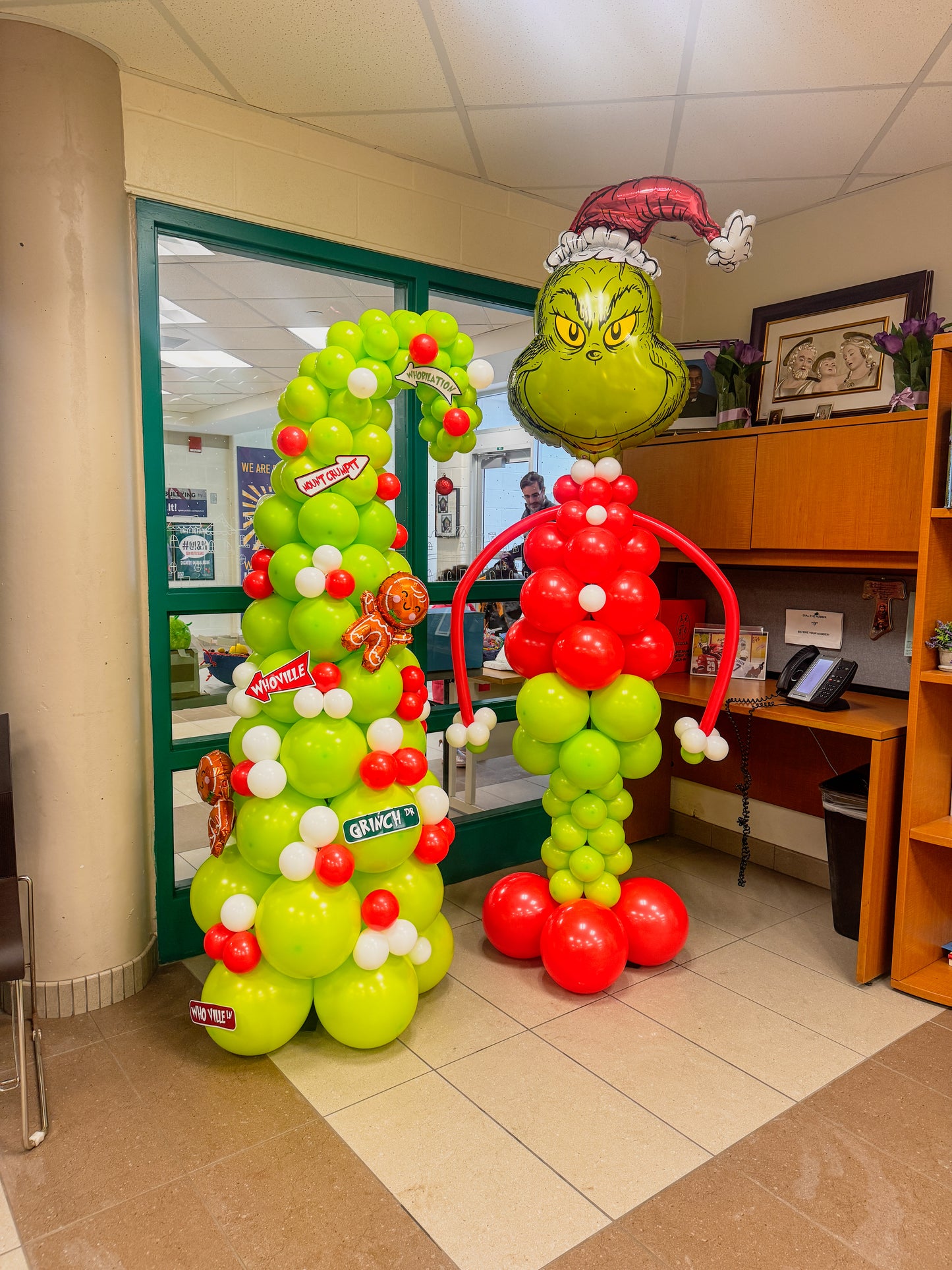 Grinch & Grinch balloon tree