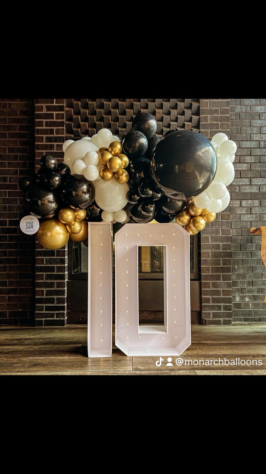 Two light up numbers + 4 foot long balloon garland