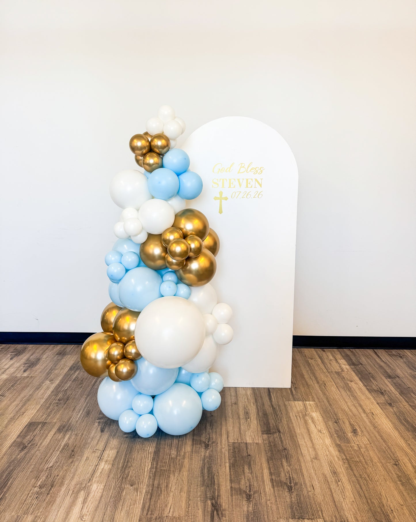 Middle solid wood backdrop with simple side balloons