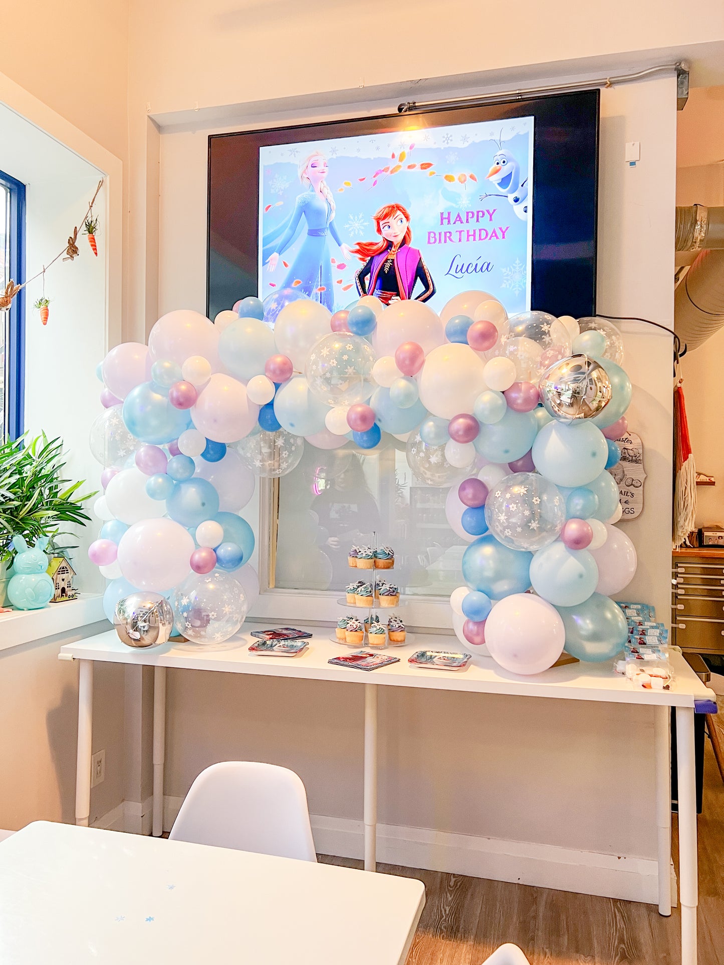 3 foot tall tabletop balloon arch