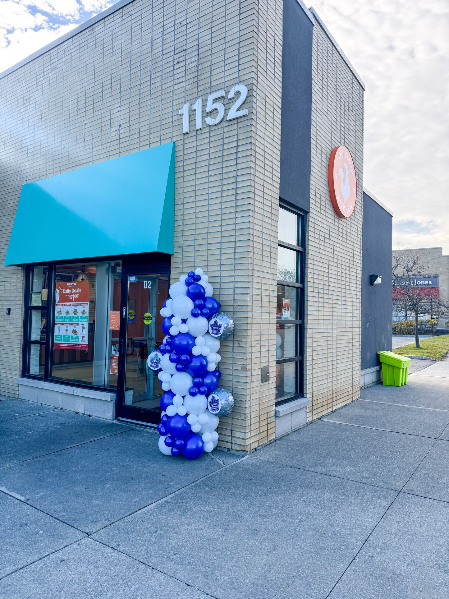 Branded stand along balloon pillars