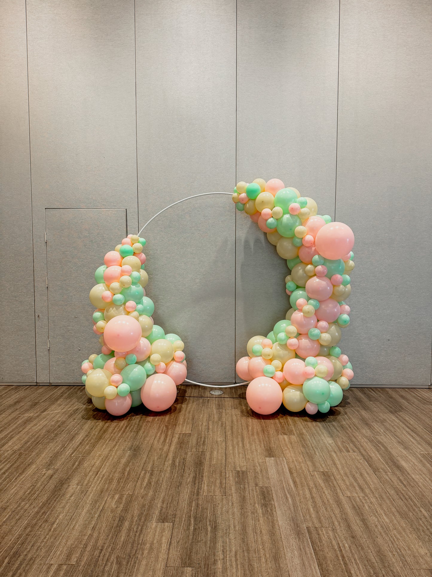 7.5 foot white arch with option B balloons