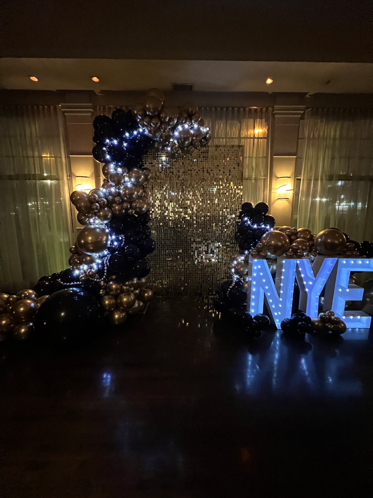 White Gold 8x5 Shimmer Wall & Light Up Letters