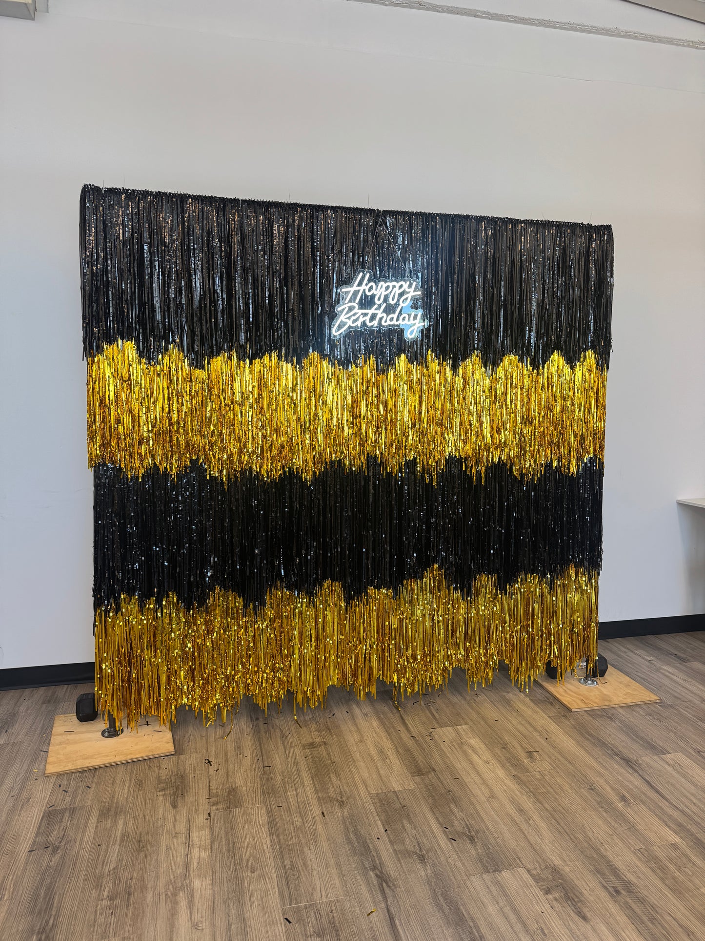 8x7 Gold & Black Tinsel Backdrop