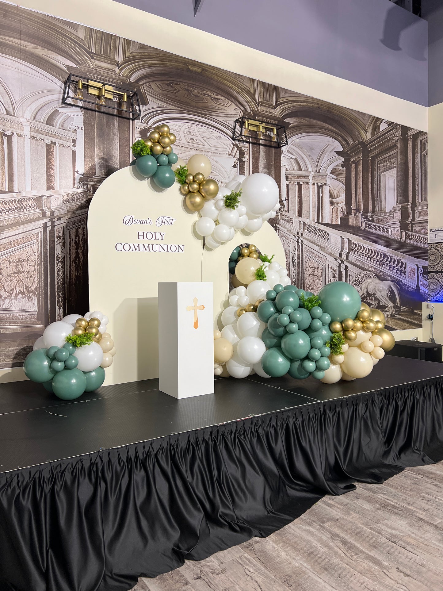 Double backdrop with balloons & cake stand