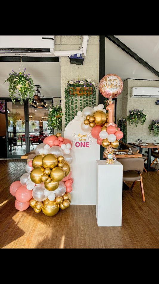 Mini solid backdrop, tabletopper balloon bouquet & cake stand