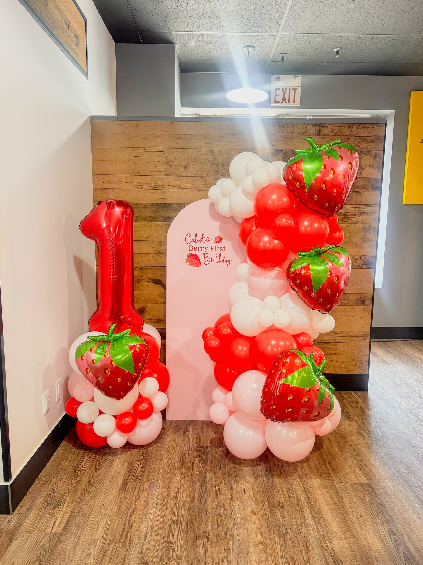 Mini themed balloon backdrop with aged pillar