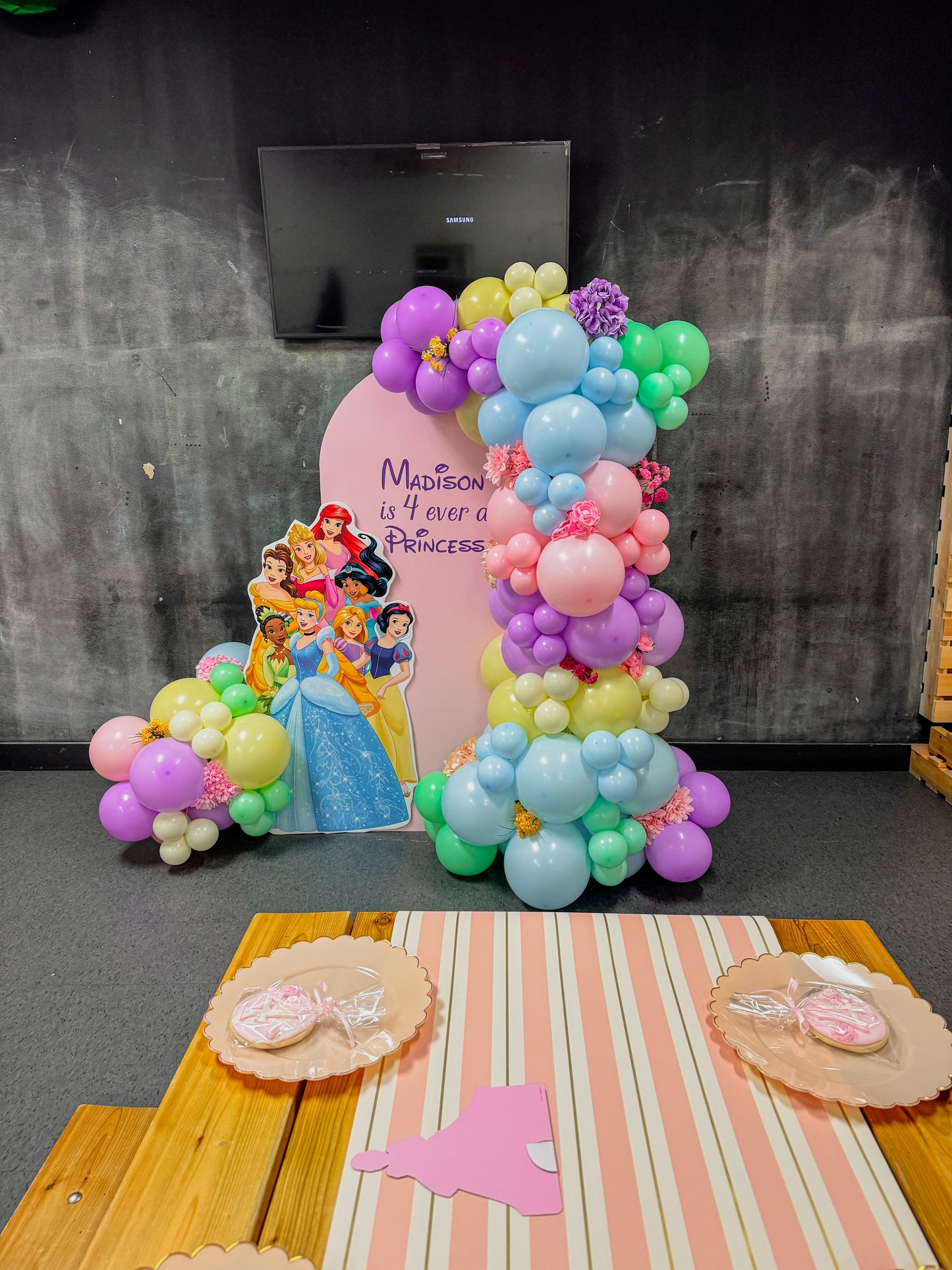 Middle solid princess themed balloon backdrop