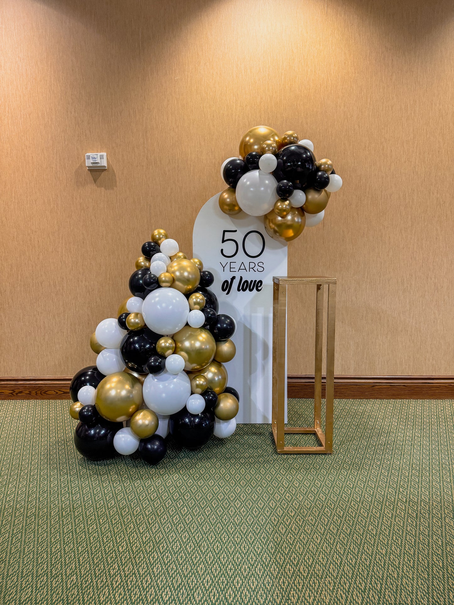Mini solid Mickey themed backdrop & cake stand