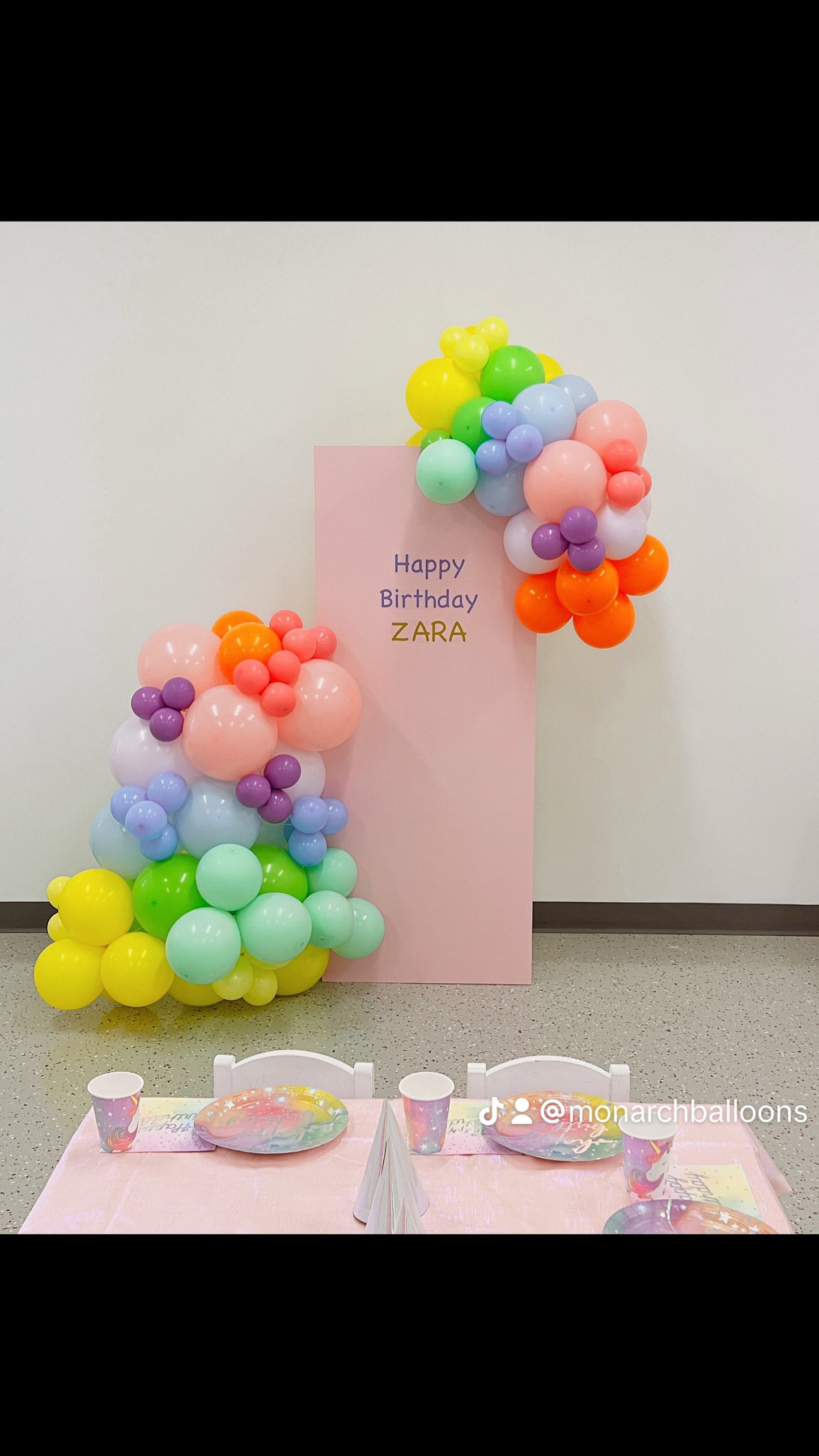 Mini solid rectangular solid balloon backdrop