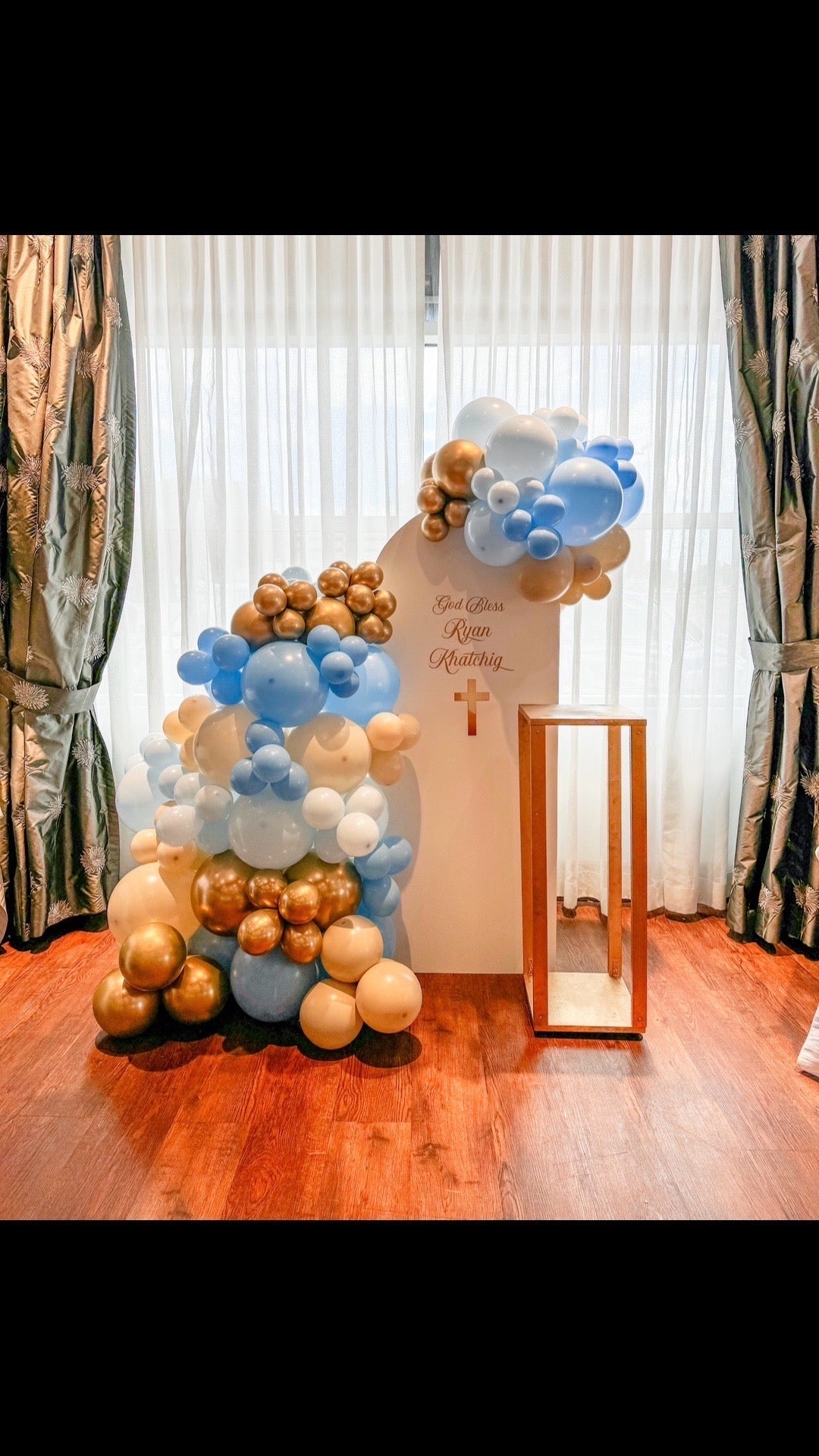 Mini Solid Backdrop + Cake Stand