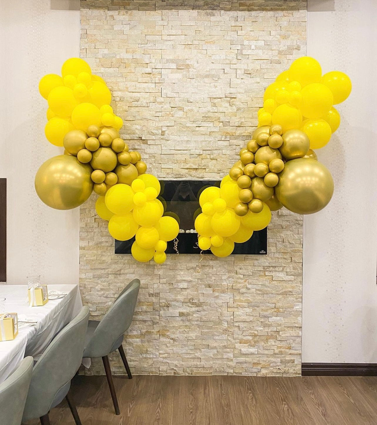 2 sets of 4 feet balloon garland